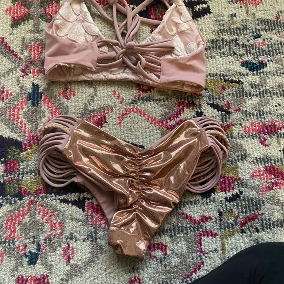 Gitchigami custom fully reversible seamless swimsuit - Picture 7 of 7